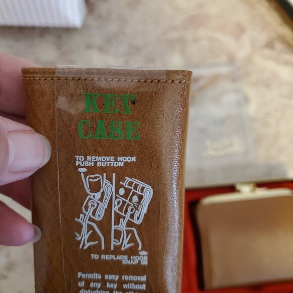 New in Box Vintage Di Lido Wallet w/Coin purse & Key case. Brown Malibu Cowhide - Picture 7 of 7